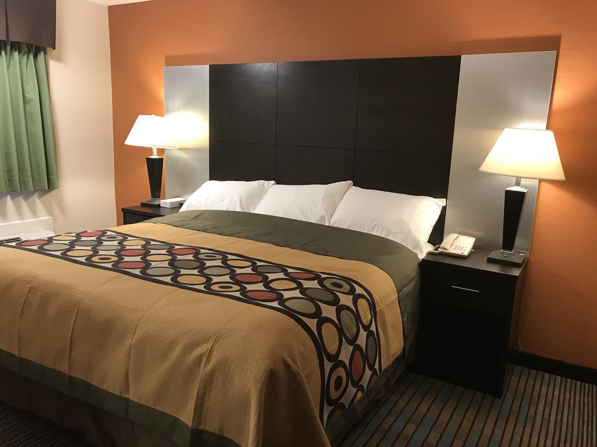 Bay Hill Inns & Suites Neepawa Bagian luar foto