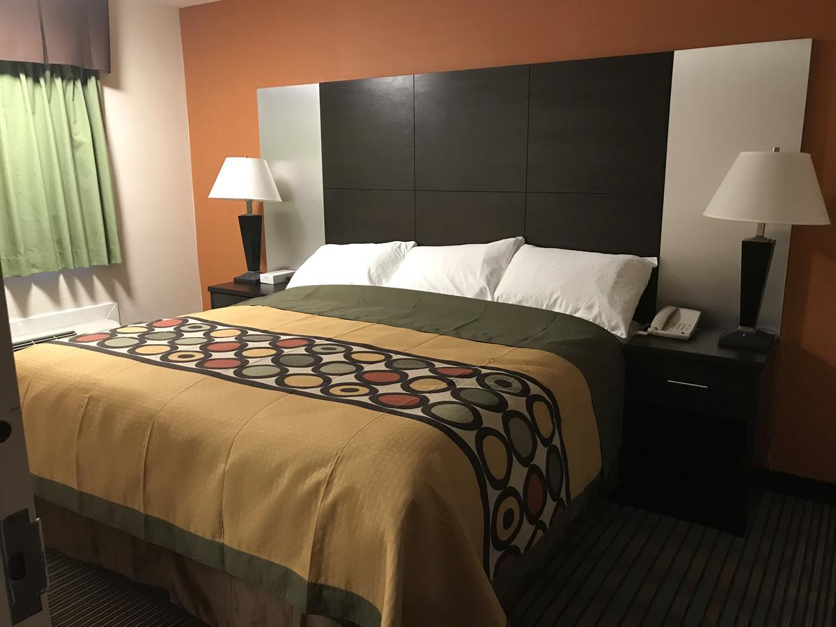 Bay Hill Inns & Suites Neepawa Bagian luar foto