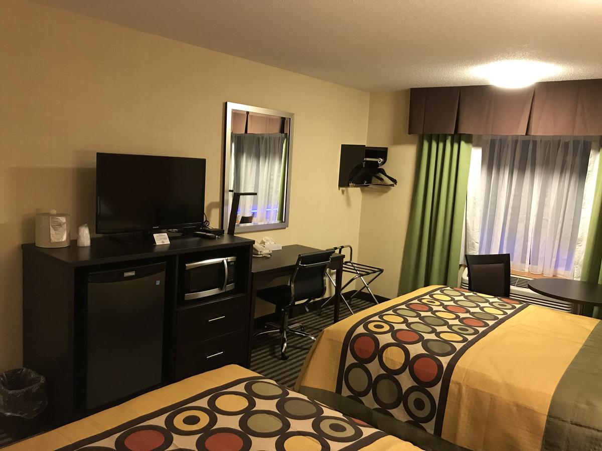 Bay Hill Inns & Suites Neepawa Bagian luar foto