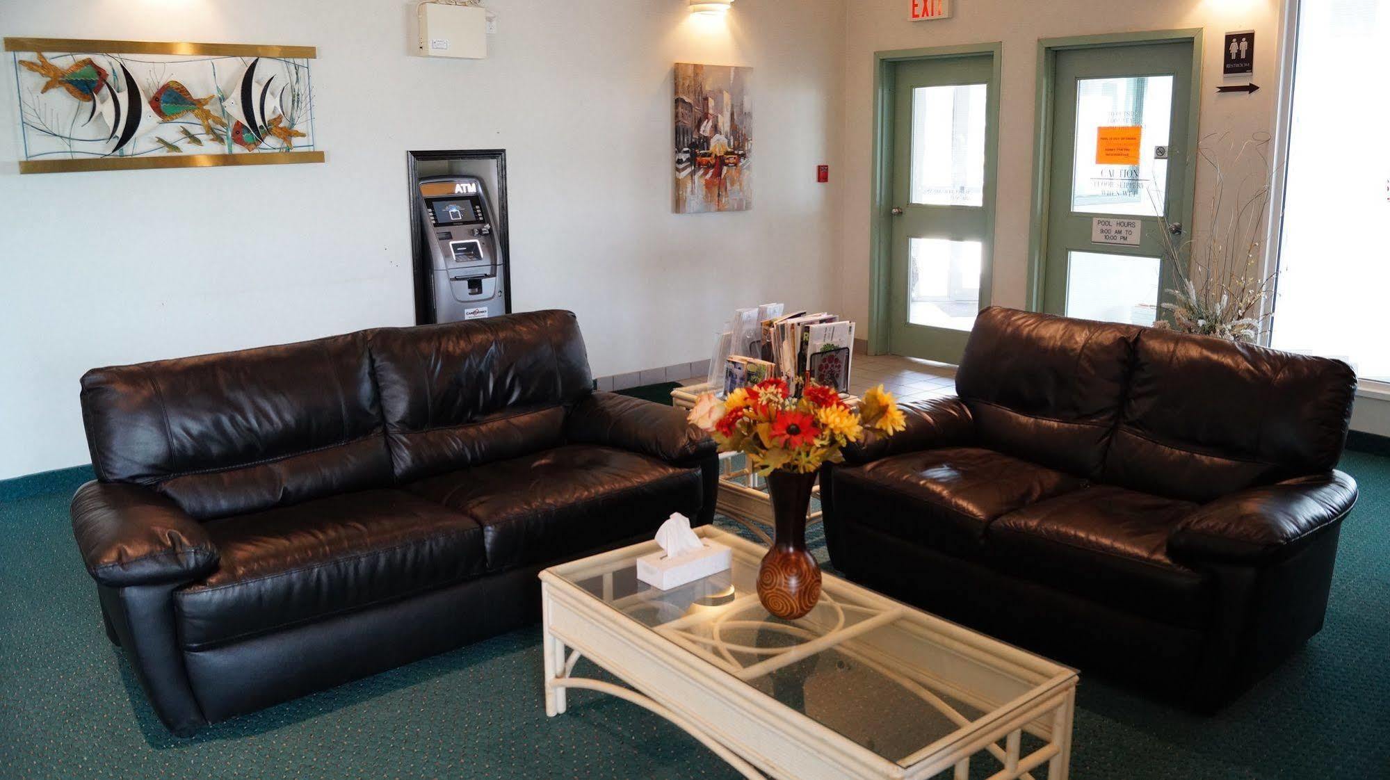 Bay Hill Inns & Suites Neepawa Bagian luar foto