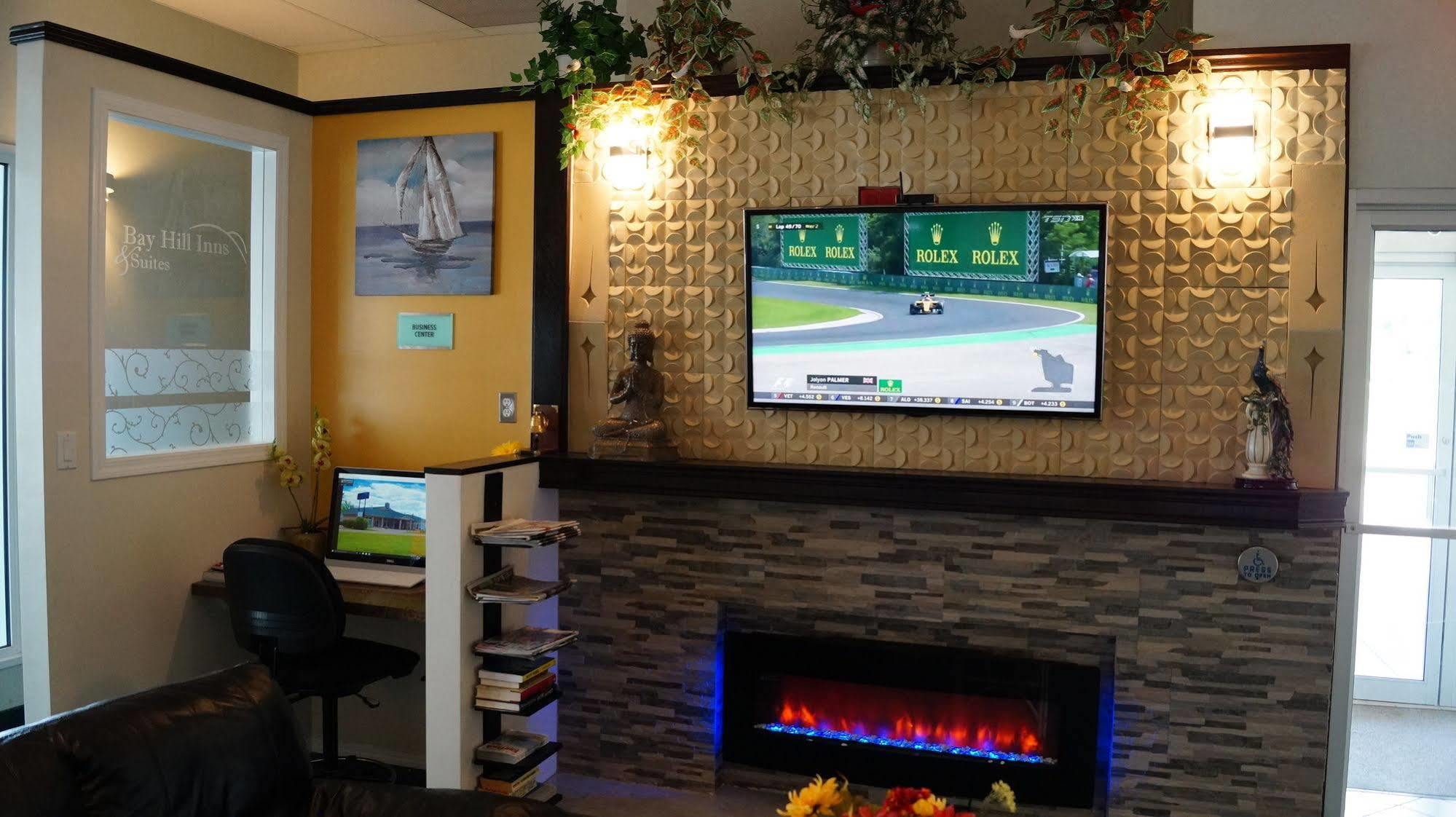 Bay Hill Inns & Suites Neepawa Bagian luar foto