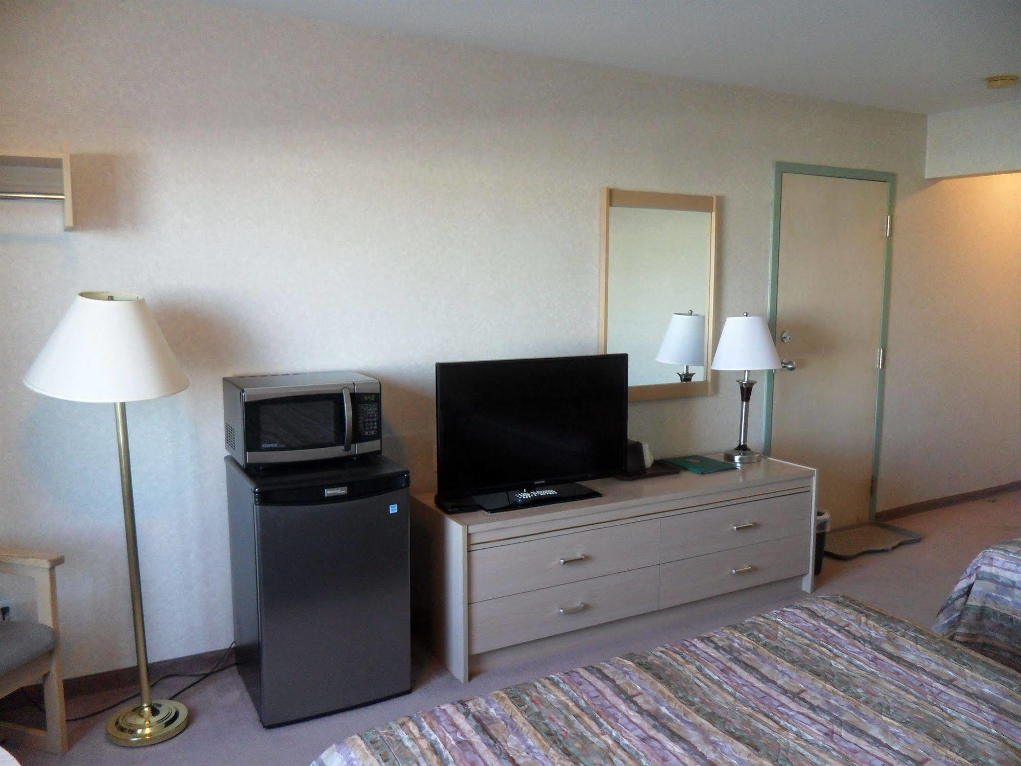 Bay Hill Inns & Suites Neepawa Bagian luar foto