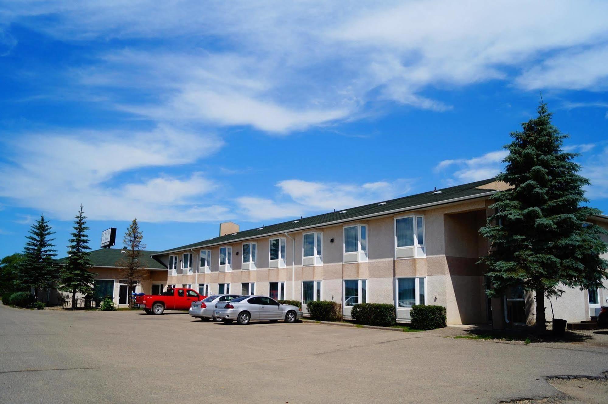 Bay Hill Inns & Suites Neepawa Bagian luar foto
