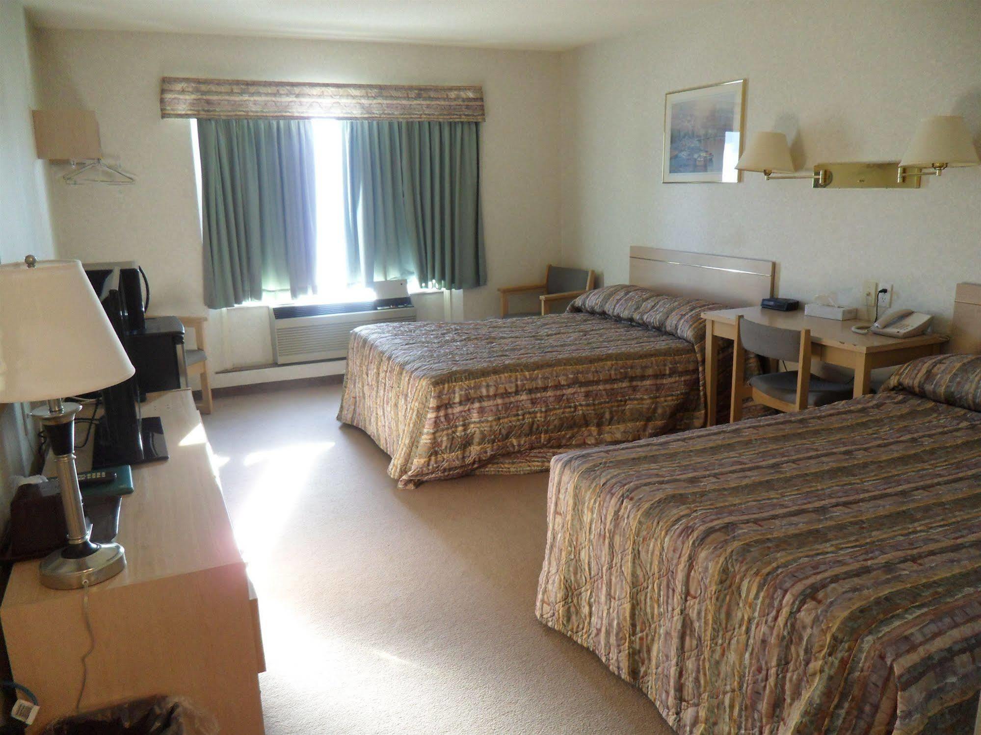 Bay Hill Inns & Suites Neepawa Bagian luar foto