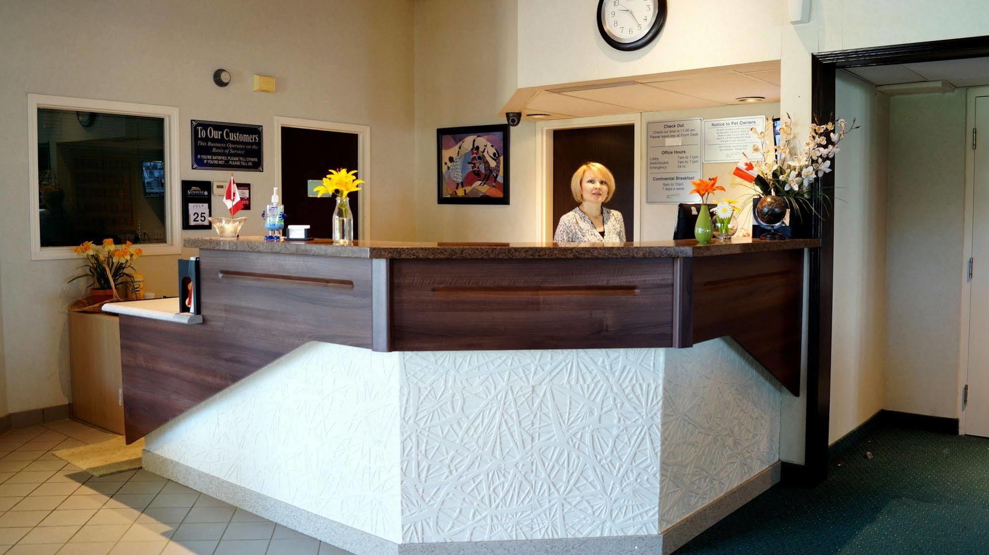 Bay Hill Inns & Suites Neepawa Bagian luar foto