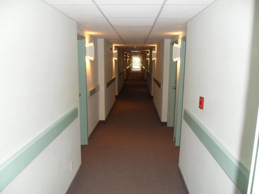 Bay Hill Inns & Suites Neepawa Bagian luar foto