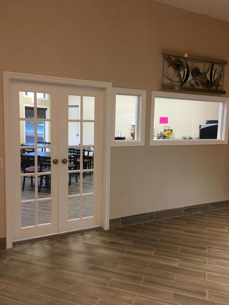 Bay Hill Inns & Suites Neepawa Bagian luar foto